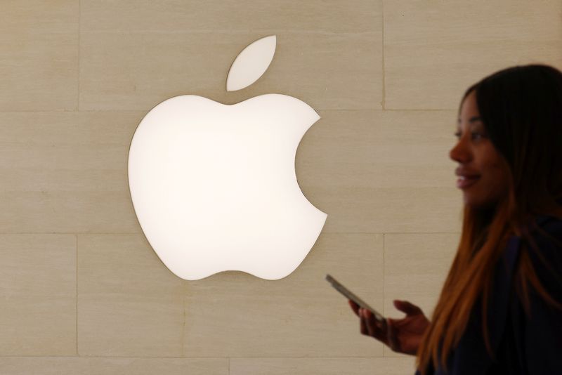 Paris prosecutor’s office probing Siri, Apple’s voice assistant