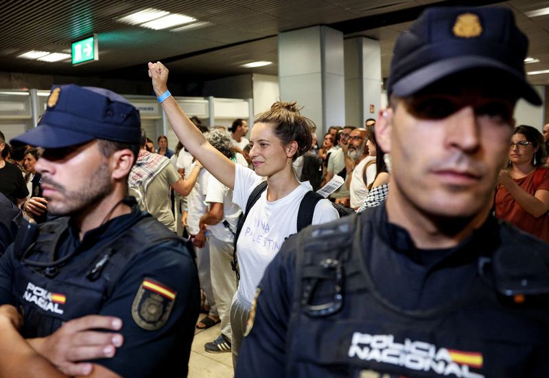 &copy; Reuters.