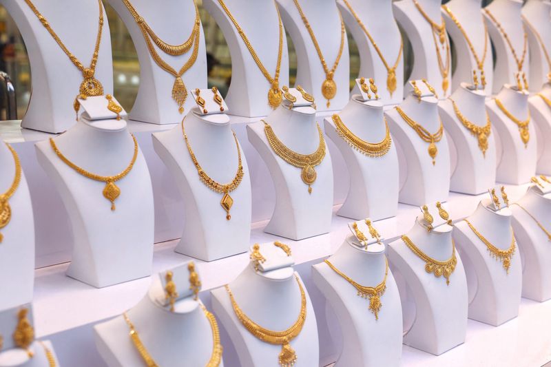Analysis-Gold’s record run creates new rulebooks for investors