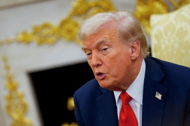 EUA vão impor tarifa adicional de 100% sobre importações chinesas a partir de novembro, diz Trump