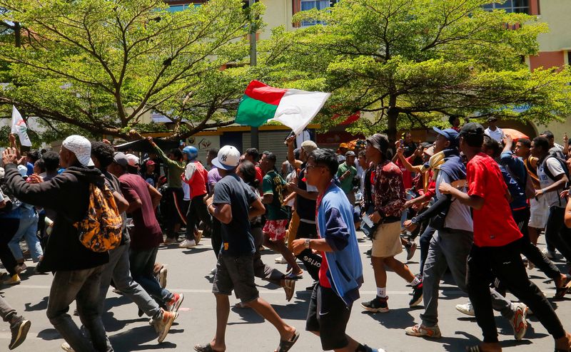 Presidente de Madagascar deixou o país após protestos da Geração Z, dizem autoridades