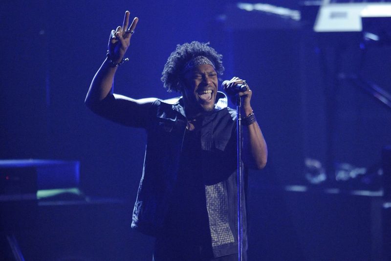 D'Angelo, trailblazing neo-soul singer, dies at 51, reports say