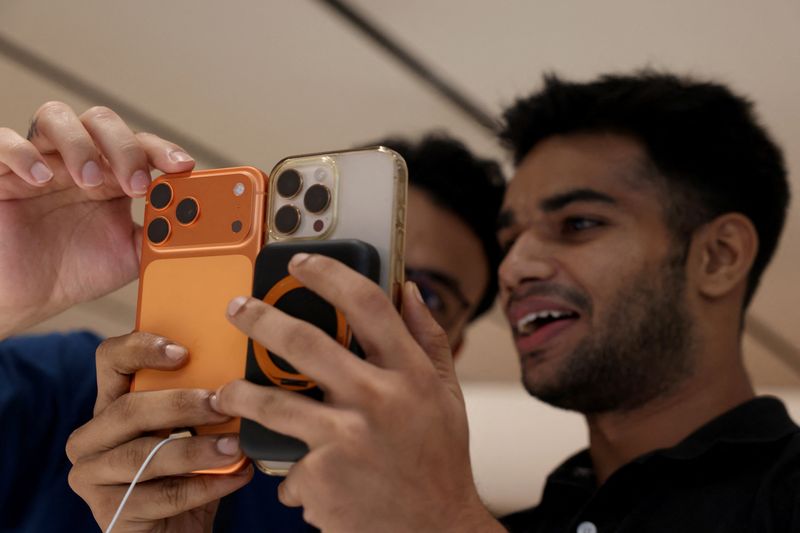 Apple Lobbies India for Tax Law Changes to Boost Manufacturing