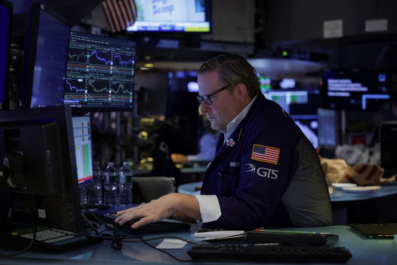 Global equity funds draw fourth weekly inflow on hopes of Fed rate cut