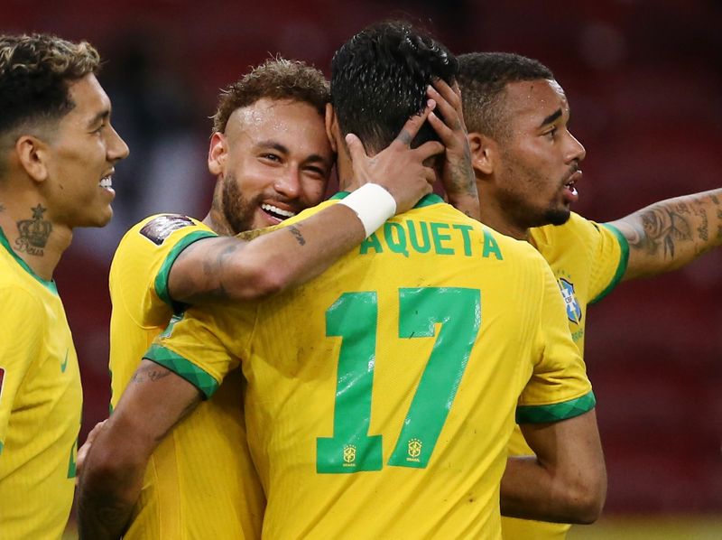 Neymar porte le Brésil contre l'Équateur
