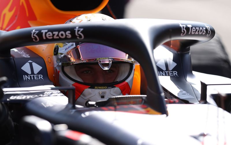 &copy; Reuters. Max Verstappen a obtenu la pole position à Silverstone et trois points au classement général./Photo prise le 17 juillet 2021/REUTERS/XXSTRINGERXX xxxxx