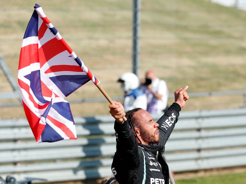&copy; Reuters. Lewis Hamilton n'est plus qu'à un succès d'atteindre le cap des 100 victoires en Grand Prix./Photo prise le 18 juillet 2021/REUTERS/Peter Cziborra