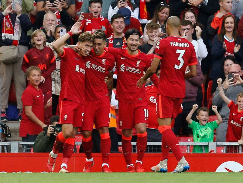 &copy; Reuters. La joie des joueurs de Liverpool, victorieux ce soir contre Osasuna./Photo prise le 9 août 2021/REUTERS/Craig Brough