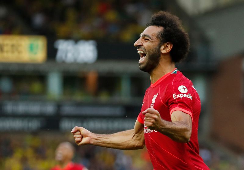 © Reuters. La joie de Mohamed Salah après le troisième but de Liverpool contre Norwich./Photo prise le 14 août 2021/REUTERS/Peter Cziborra