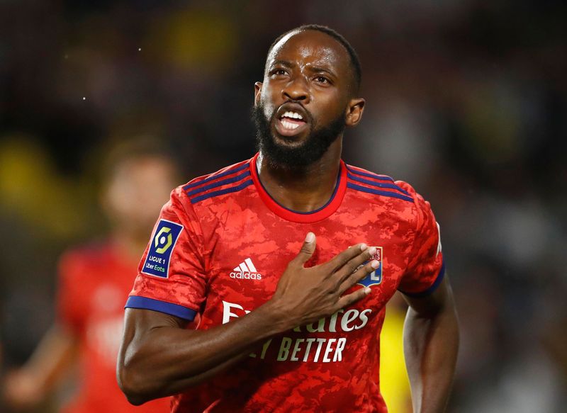 &copy; Reuters. Moussa Dembélé a marqué 3 buts lors de ses 2 derniers matchs de Ligue 1./Photo prise le 27 août 2021/REUTERS/Stephane Mahe