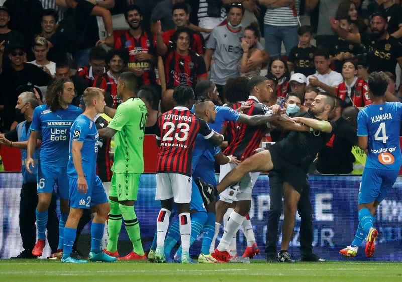 &copy; Reuters. Les incidents de dernier derby entre Nice et Marseille à l'Allianz Riviera /Photo prise le 22 août 2021/REUTERS/Eric Gaillard