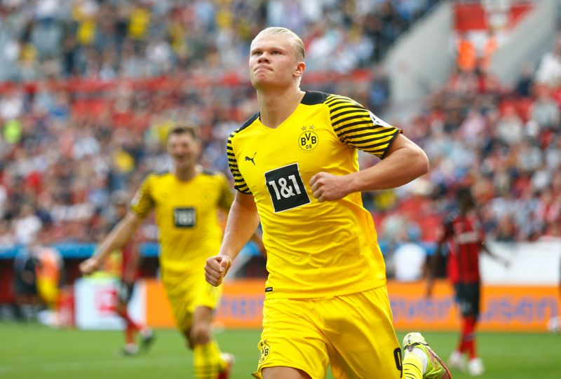 &copy; Reuters. Erling Haaland, auteur d'un nouveau doublé, conduit le Borussia Dortmund à la victoire /Photo prise le 11 septembre 2021/REUTERS/Thilo Schmuelgen