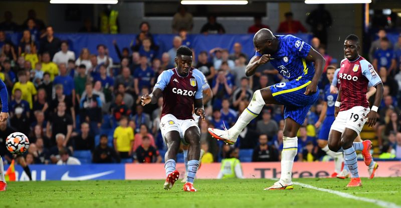 &copy; Reuters. Romelu Lukaku a signé un doublé avec les Blues de Chelsea contre Aston Villa /Photo prise le 11 septembre 2021/REUTERS/Dylan Martinez