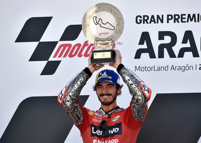 &copy; Reuters. Bagnaia est heureux : il remporte le premier GP de sa jeune carrière. /Photo prise le 12 septembre 2021/REUTERS/Pablo Morano