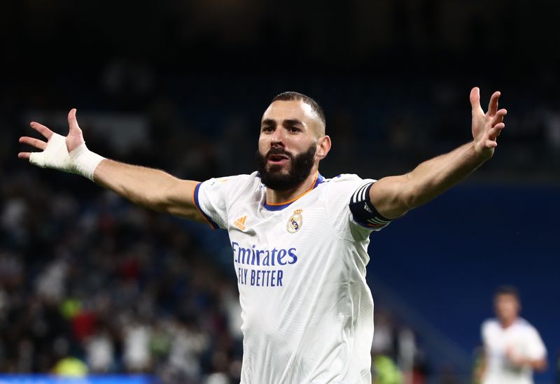 &copy; Reuters. Avec ce doublé face à Majorque, Karim Benzema a atteint la barre des 200 buts en Liga /Photo prise le 22 septembre 2021/REUTERS/Sergio Perez