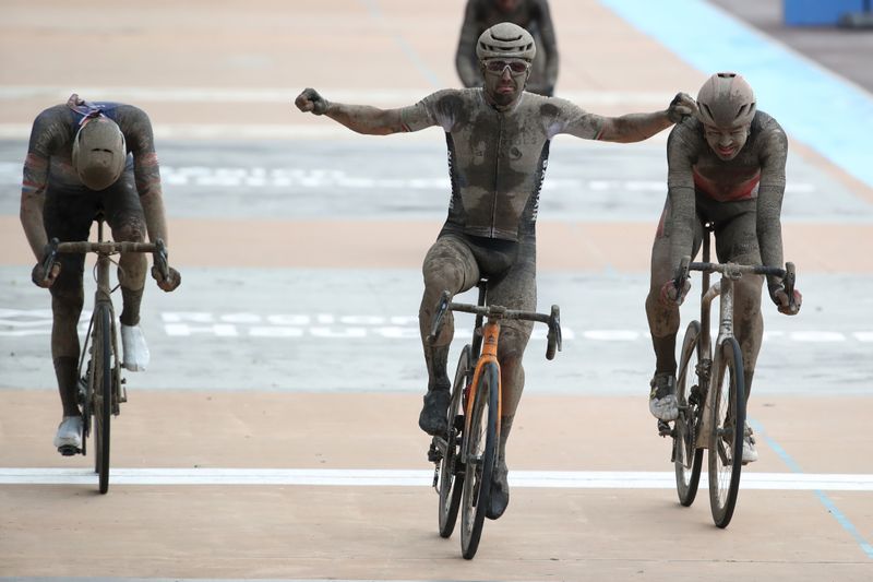 &copy; Reuters. Sonny Colbrelli est sorti victorieux d'une course unique à Paris-Roubaix./Photo prise le 3 octobre 2021/REUTERS/Yves Herman