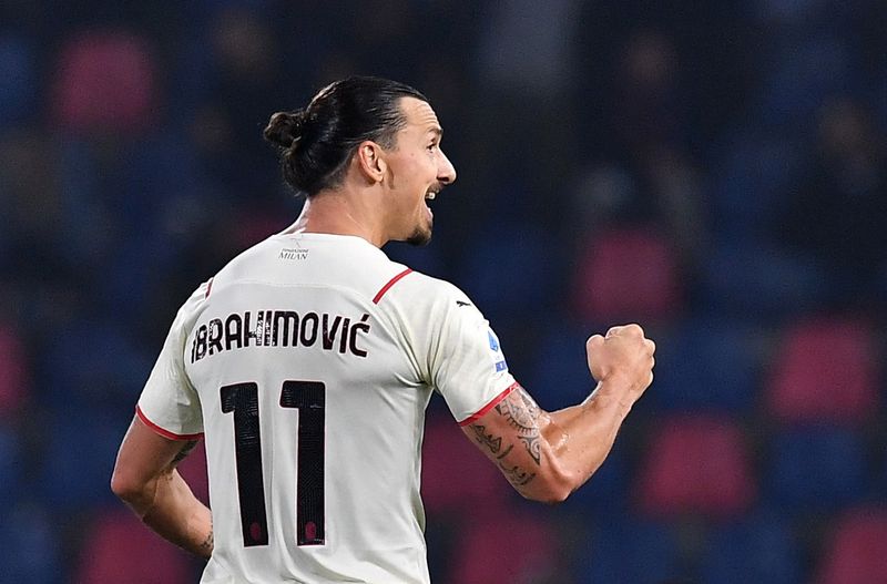 &copy; Reuters. Grâce à un but de Zlatan, l'AC Milan enchaîne et l'emporte 4-2 à Bologne./Photo prise le 23 octobre 2021/REUTERS/Jennifer Lorenzini