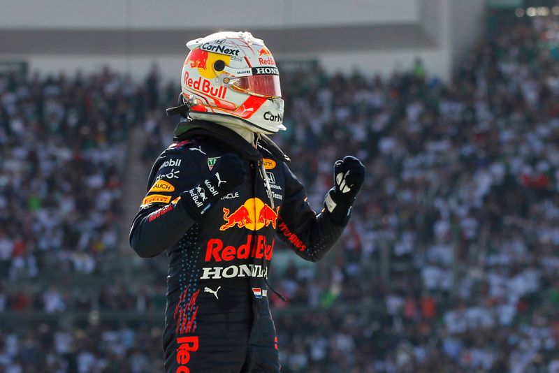 &copy; Reuters. Grâce à sa neuvième victoire de la saison, Verstappen se rapproche du titre de champion du monde./Photo prise le 7 novembre 2021/REUTERS/XXSTRINGERXX xxxxx