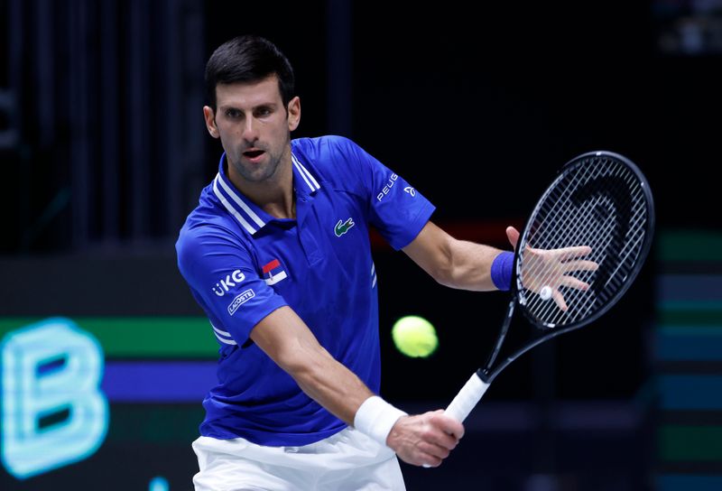&copy; Reuters. Novak Djokovic a apporté le point de la victoire à la Serbie contre l'Autriche./Photo prise le 26 novembre 2021/REUTERS/Leonhard Foeger