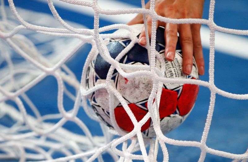 © Reuters. Le PSG reste leader du championnat./Photo prise le 1 août 2012/REUTERS/Marko Djurica