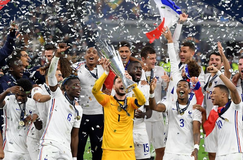 © Reuters. Tenante du titre, l'Équipe de France connaît son groupe pour la prochaine Ligue des nations. /Photo prise le 10 octobre 2021/REUTERS/Alberto Lingria