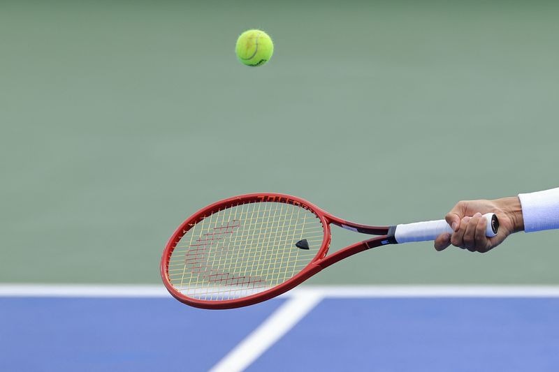 © Reuters. Corentin Moutet perd son sang-froid au deuxième tour du tournoi d'Adélaïde /Photo prise le 15 août 2021/REUTERS/USA Today Sports