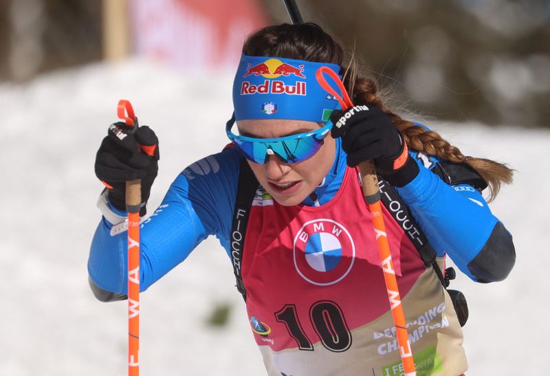 &copy; Reuters. Dorothea Wierer a remporté la dernière course avant les Jeux olympiques./Photo prise le 16 février 2021/REUTERS/Borut Zivulovic