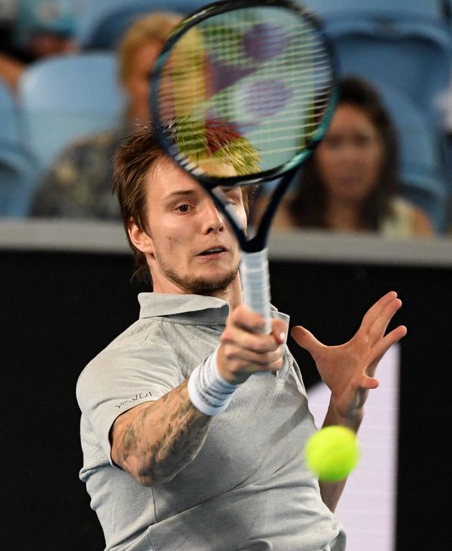 © Reuters. À 24 ans, le Kazakh Alexander Bublik remporte son premier titre sur le circuit ATP à Montpellier.  /Photo prise le 19 janvier 2022/REUTERS/Morgan Sette