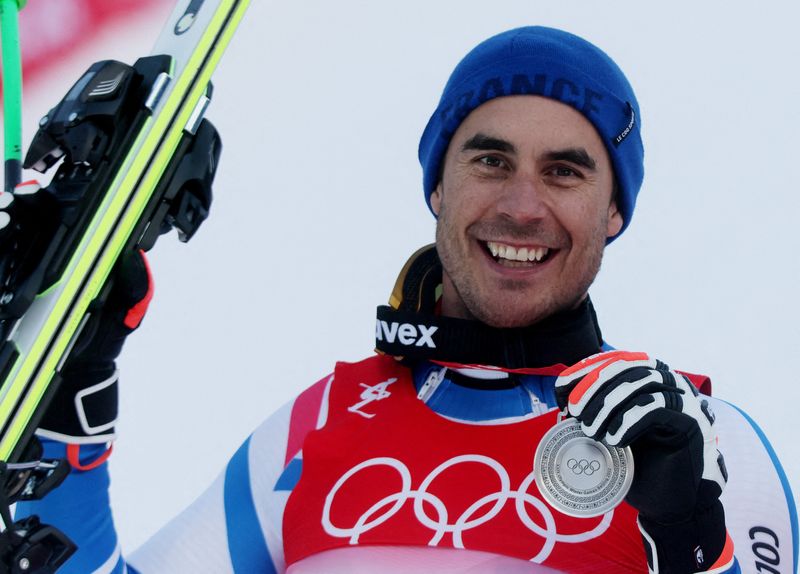 © Reuters. À 41 ans, Johan Clarey devient le médaillé olympique le plus âgé en ski alpin.      /Photo prise le 7 février 2022/REUTERS/WOLFGANG RATTAY
