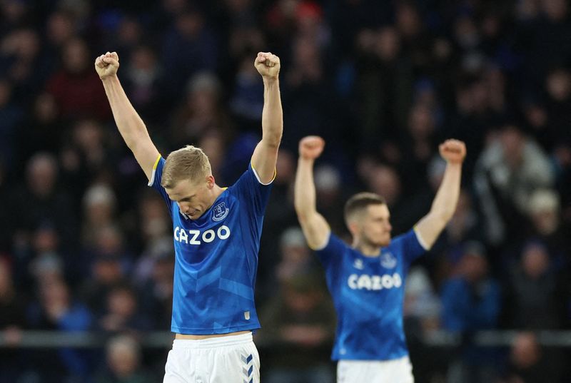 © Reuters. Everton revient à une longueur de Leeds au classement. /Photo prise le 12 février 2022/REUTERS/Carl Recine