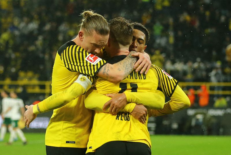 &copy; Reuters. Le Borussia Dortmund est toujours 2e à 6 points du Bayern Munich./Photo prise le 20 février 2022/REUTERS/Thilo Schmuelgen