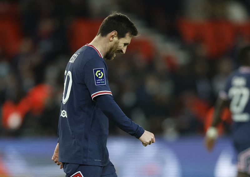 © Reuters. Lionel Messi a pris ce soir la tête du classement des meilleurs passeurs de Ligue 1 avec 10 passes décisives./Photo prise le 26 février 2022/REUTERS/CHRISTIAN HARTMANN