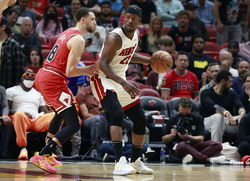 © Reuters. Le Heat de Jimmy Butler l'a emporté sur les Bulls de Zach LaVine ! /Photo prise le 1 mars 2022/REUTERS/USA Today Sports