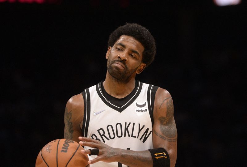 &copy; Reuters. Kyrie Irving fait du bien à son équipe des Brooklyn Nets quand il est en capacité de jouer./Photo prise le 9 mars 2022/REUTERS/Sam Sharpe