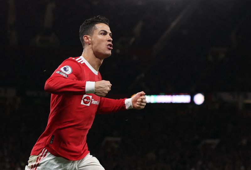 © Reuters. Grâce à son triplé, Cristiano Ronaldo a offert la victoire à Manchester United face à Tottenham ! /Photo prise le 12 mars 2022/REUTERS/Phil Noble