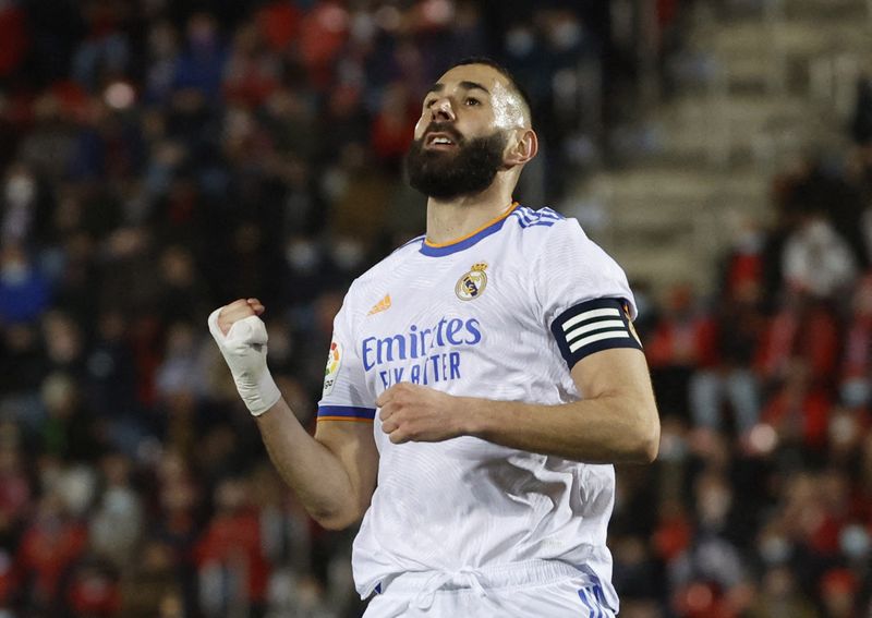 © Reuters. Karim Benzema en est désormais à 22 buts et 11 passes décisives en Liga cette saison. /Photo prise le 14 mars 2022/REUTERS/Juan Medina