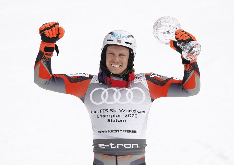 &copy; Reuters. Henrik Kristoffersen remporte le petit globe slalom pour la troisième fois après 2016 et 2020. /Photo prise le 20 mars 2022/REUTERS/Christian Hartmann