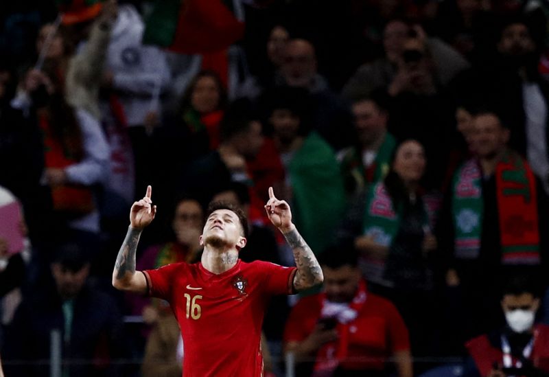 &copy; Reuters. Titulaire surprise ce jeudi soir, Otavinho a été l'homme du match pour le Portugal./Photo prise le 24 mars 2022/REUTERS/PEDRO NUNES