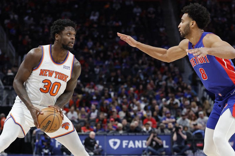 &copy; Reuters. Les Knicks de Julius Randle ont dû s'employer pour l'emporter à Detroit ! /Photo prise le 27 mars 2022/REUTERS/USA Today Sports