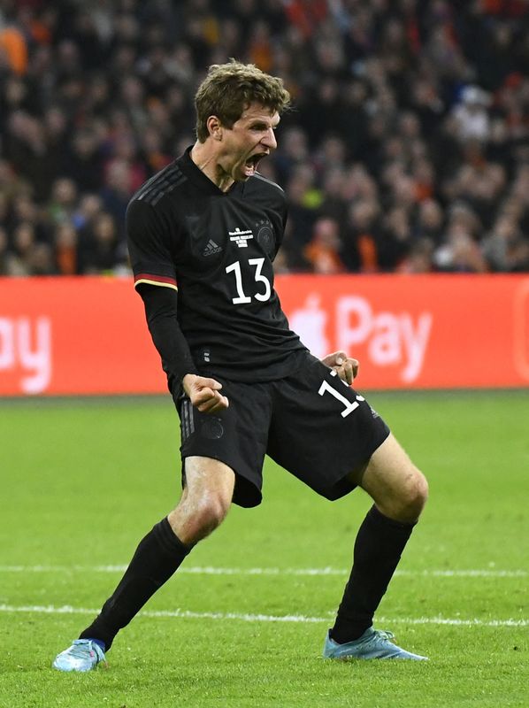 © Reuters. Thomas Müller a inscrit son 43ème but avec la Mannschaft. /Photo prise le 29 mars 2022/REUTERS/Piroschka Van De Wouw