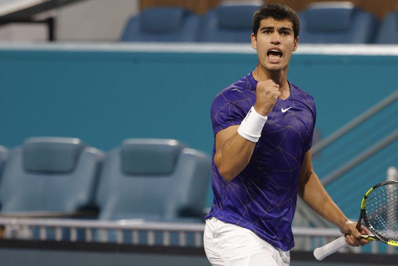 &copy; Reuters. Carlos Alcaraz enchaîne une deuxième demi-finale de Master 1000 consécutive./Photo prise le 1 avril 2022/REUTERS/Geoff Burke