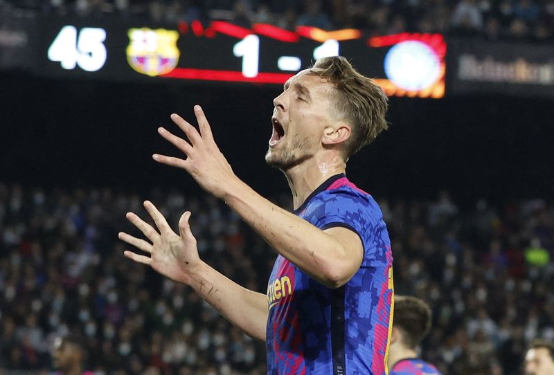 © Reuters. Luuk de Jong a une nouvelle fois délivré son équipe ce dimanche soir contre Levante./Photo prise le 17 février 2022/REUTERS/Albert Gea