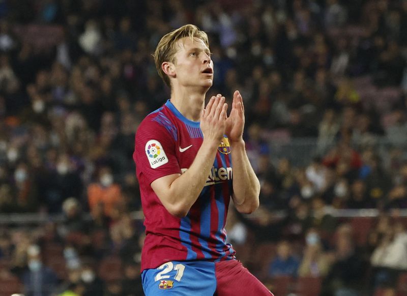 © Reuters. Le Barça a encore un match en retard à jouer./Photo prise le 18 avril 2022/REUTERS/Albert Gea