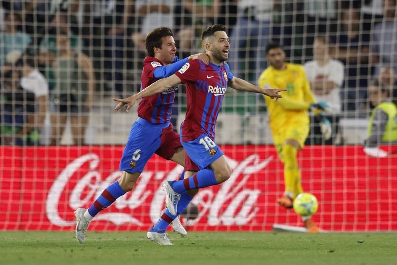 &copy; Reuters. Jordi Alba a marqué à la dernière minute du match contre le Betis./Photo prise le 7 mai 2022/REUTERS/Marcelo del Pozo