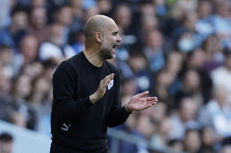 © Reuters. Pep Guardiola sur son banc pendant le match face à Newcastle. /Photo prise le 8 mai 2022/REUTERS/Jason Cairnduff