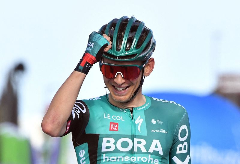 © Reuters. La joie de Lennard Kamna pour la première victoire de sa carrière sur le Tour d'Italie./Photo prise le 10 mai 2022/REUTERS/JENNIFER LORENZINI
