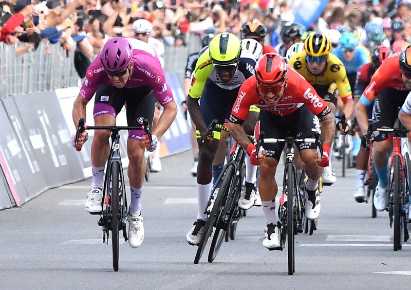© Reuters. C'est la septième victoire d'étape en carrière d'Arnaud Démare sur le Giro./Photo prise le 12 mai 2022/REUTERS/Jennifer Lorenzini