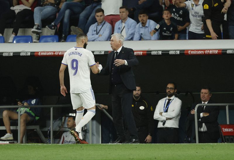 &copy; Reuters. Benzema égale Raul (323 buts) et devient le 2ème co-meilleur buteur de l'histoire du Real. /Photo prise le 12 mai 2022/REUTERS/Susana Vera