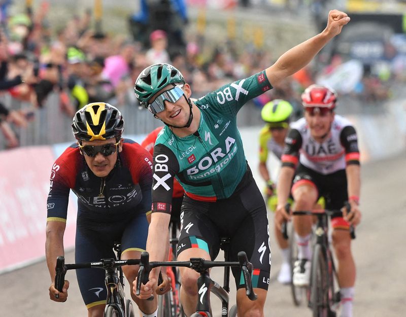 © Reuters. Jai Hindley a remporté la deuxième victoire de sa carrière sur le Giro. /Photo prise le 15 mai 2022/REUTERS/Jennifer Lorenzini