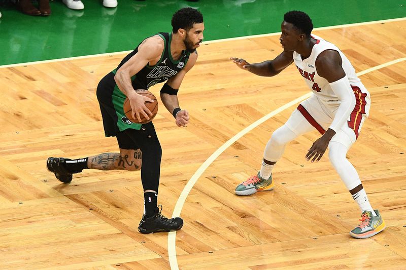 © Reuters. Jayson Tatum a contribué à la victoire des Celtics en inscrivant 26 points, 6 passes décisives et 10 rebonds. /Photo prise le 28 mai 2022/REUTERS/Brian Fluharty